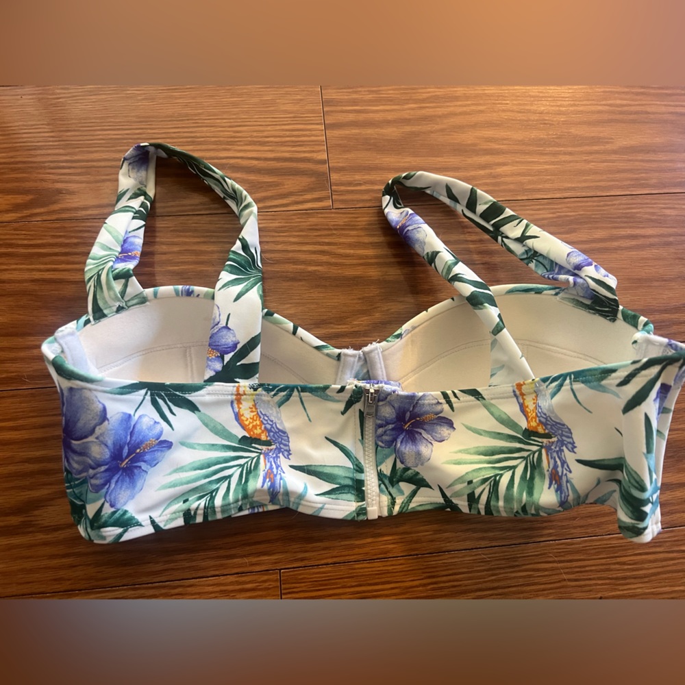 Whit Bikini Set - Picture 2 of 7